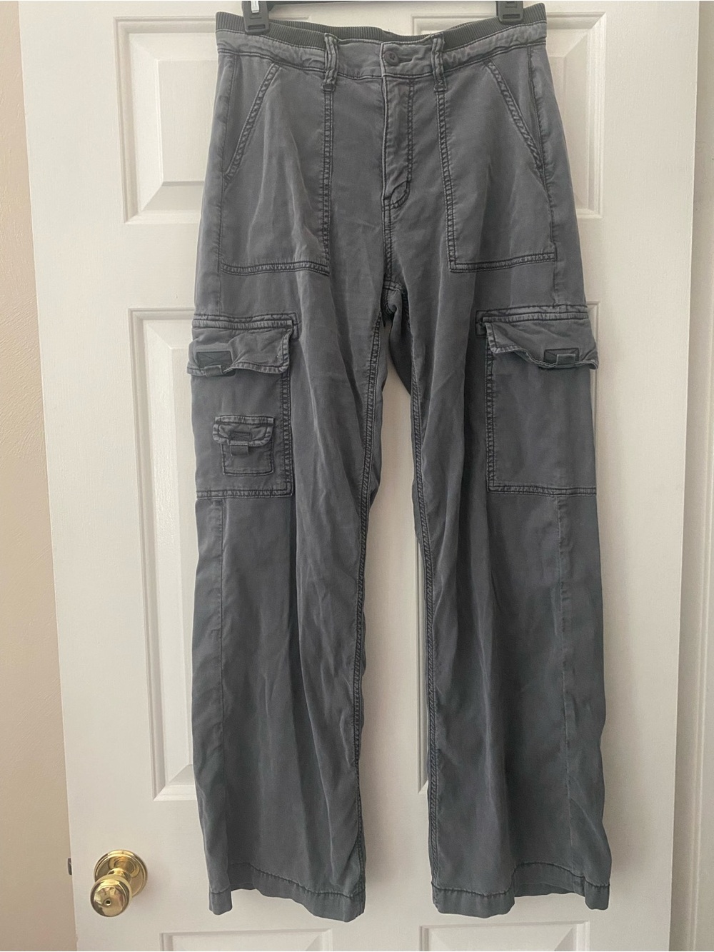 American Eagle Gray Cargo Pants